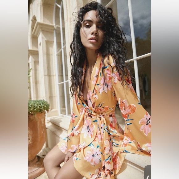 Significant Other Zoe Floral Bell Sleeve Satin Mini Dress 8 - Picture 3 of 9